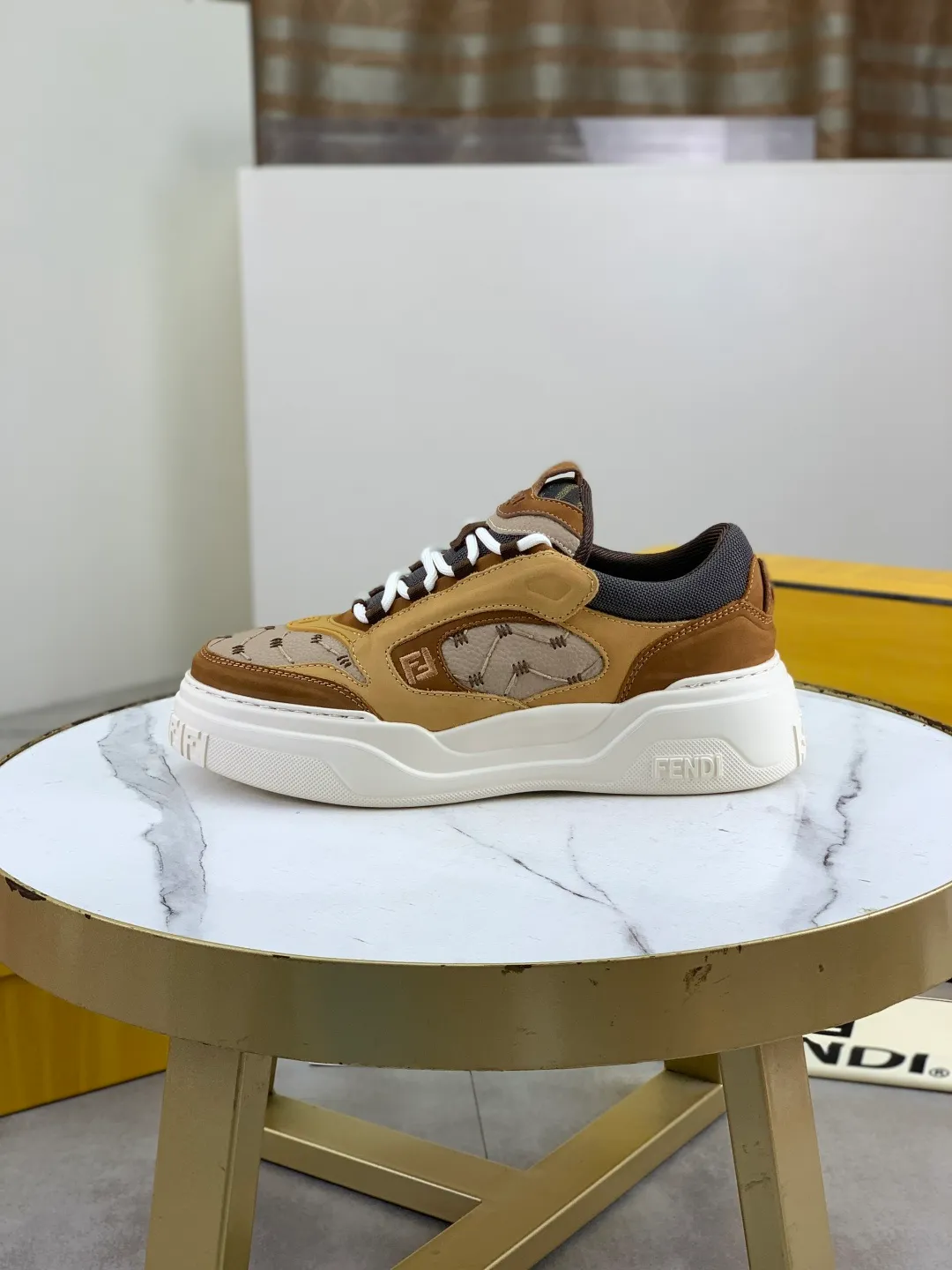 Men's Men's Shoes 💰P800 New Style 💰💎💎💎Summer Hot Style [FENDI Fendi] Top Version 🆕New slip-on sneakers, wavy soles engraved with original words. Embossed Fendi Flow lettering on the heel. The upper is made of high-end calfskin and breathable materials. Original lining with tone-on-tone details decorated with innovative handcrafting techniques. Ultra-light and wear-resistant TPU and IP foam soles, overall lightweight and comfortable. Size:39-44 (38 45 can be customized)